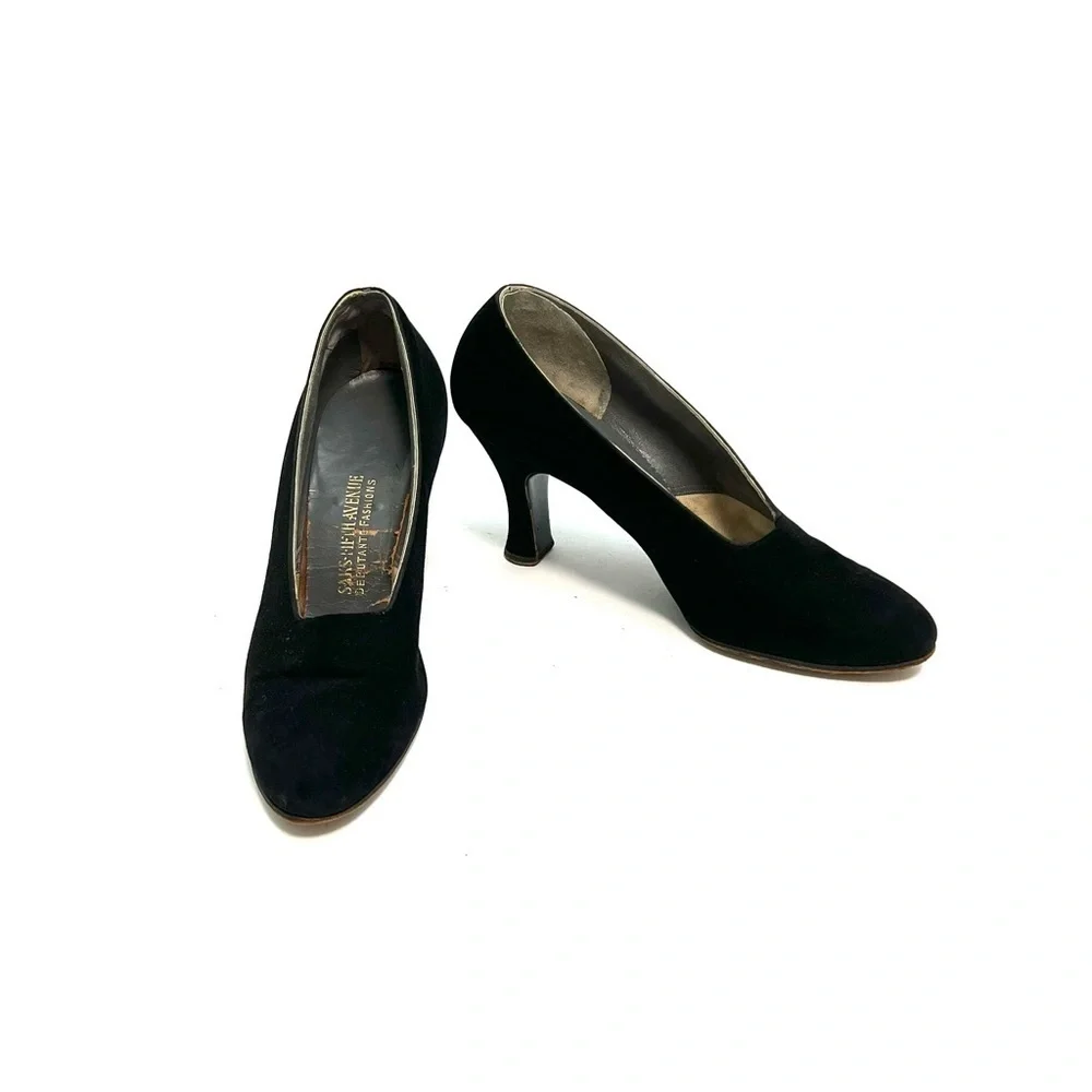 Vintage 1950s black suede classic slip on pumps